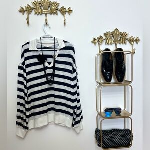 Beautiful light knit striped sweater L/Xl ptp 25”